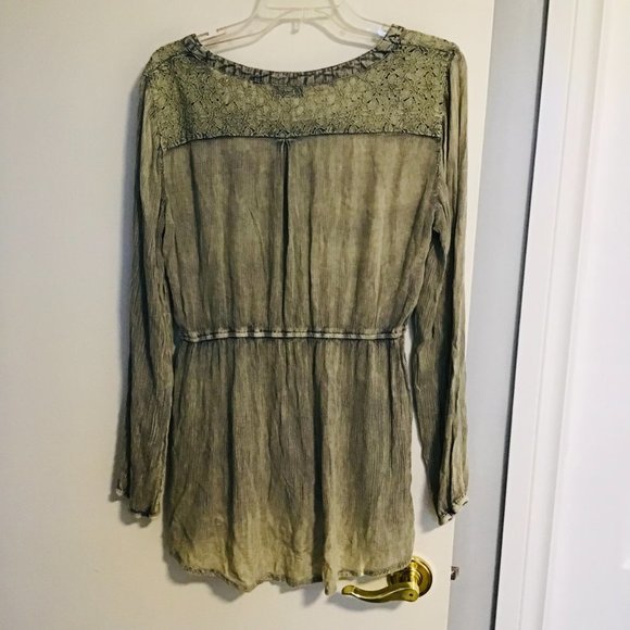 EARTHBOUND Two-tone Top with Floral Lace Accents - Picture 2 of 12